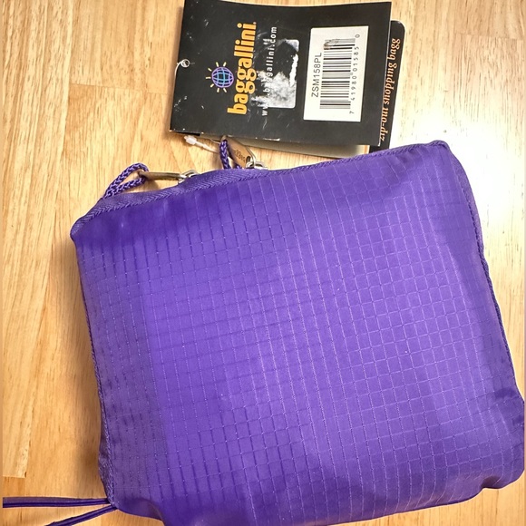 Baggallini Bags Nwt Baggallini Foldable Zip Out Shopping Bagg Folds To 7 X 7 Poshmark